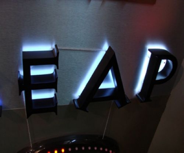 背發(fā)光字制作